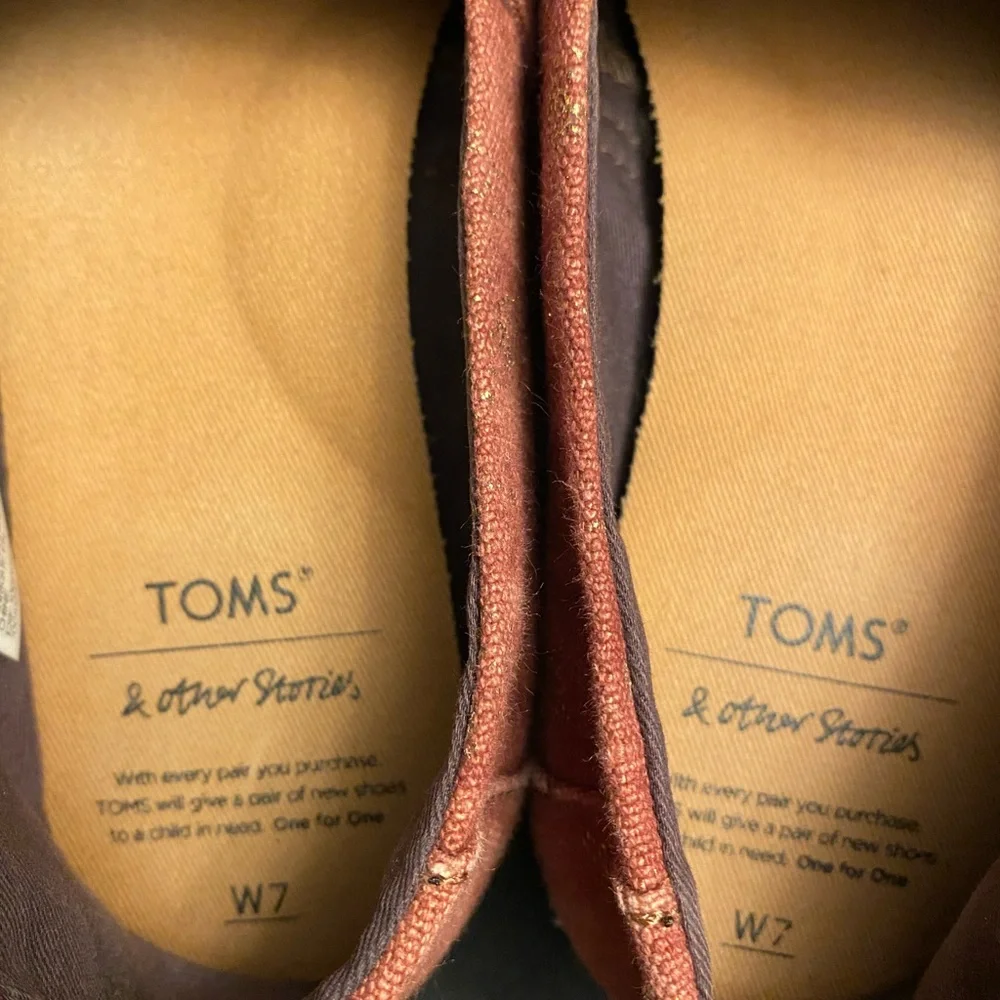 Toms- Toms and Other‎ Stories-Rust/Gold Slip Pn flats, Women’s size:7, Pre-Owned